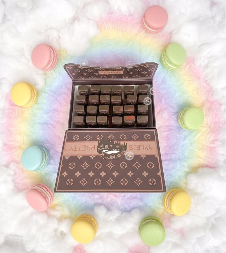 Makeup: Hello Kitty 24-piece Lip Gloss Set